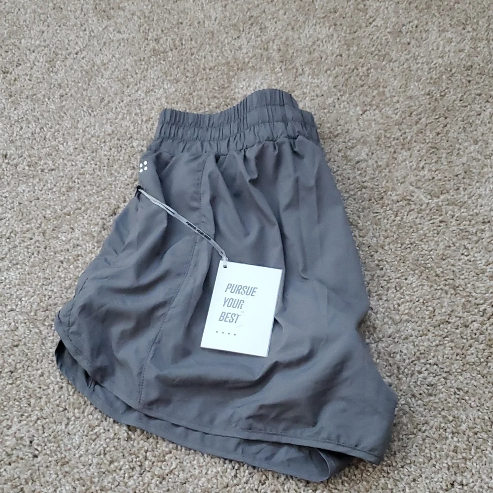 ACTA Highwaisted running shorts - Picture 3 of 8